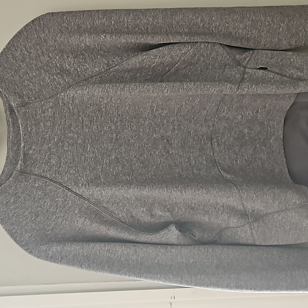 LULULEMON top